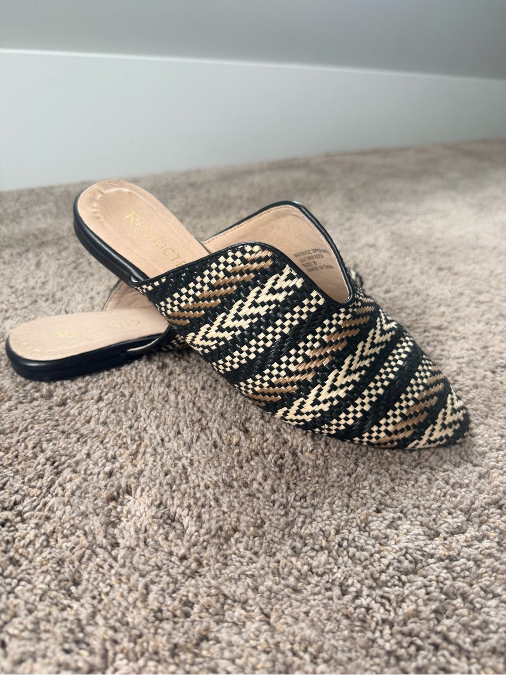 Reserved Woven Pointed-Toe Mule in Black and Tan